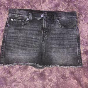 Black light wash levi skirt